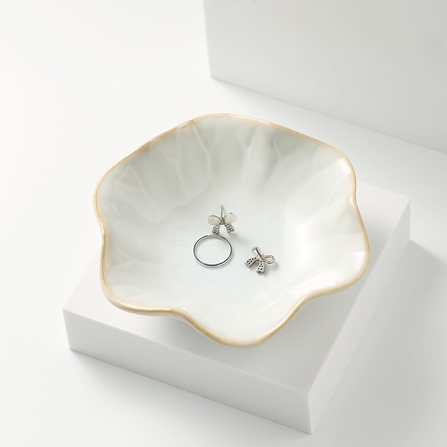Mecaikru Ceramic Trinket Dish, Ring Tray, Decorative Jewelry Dish for Earrings Necklaces Watch Keys, for Women, White Green - Homesidy.com