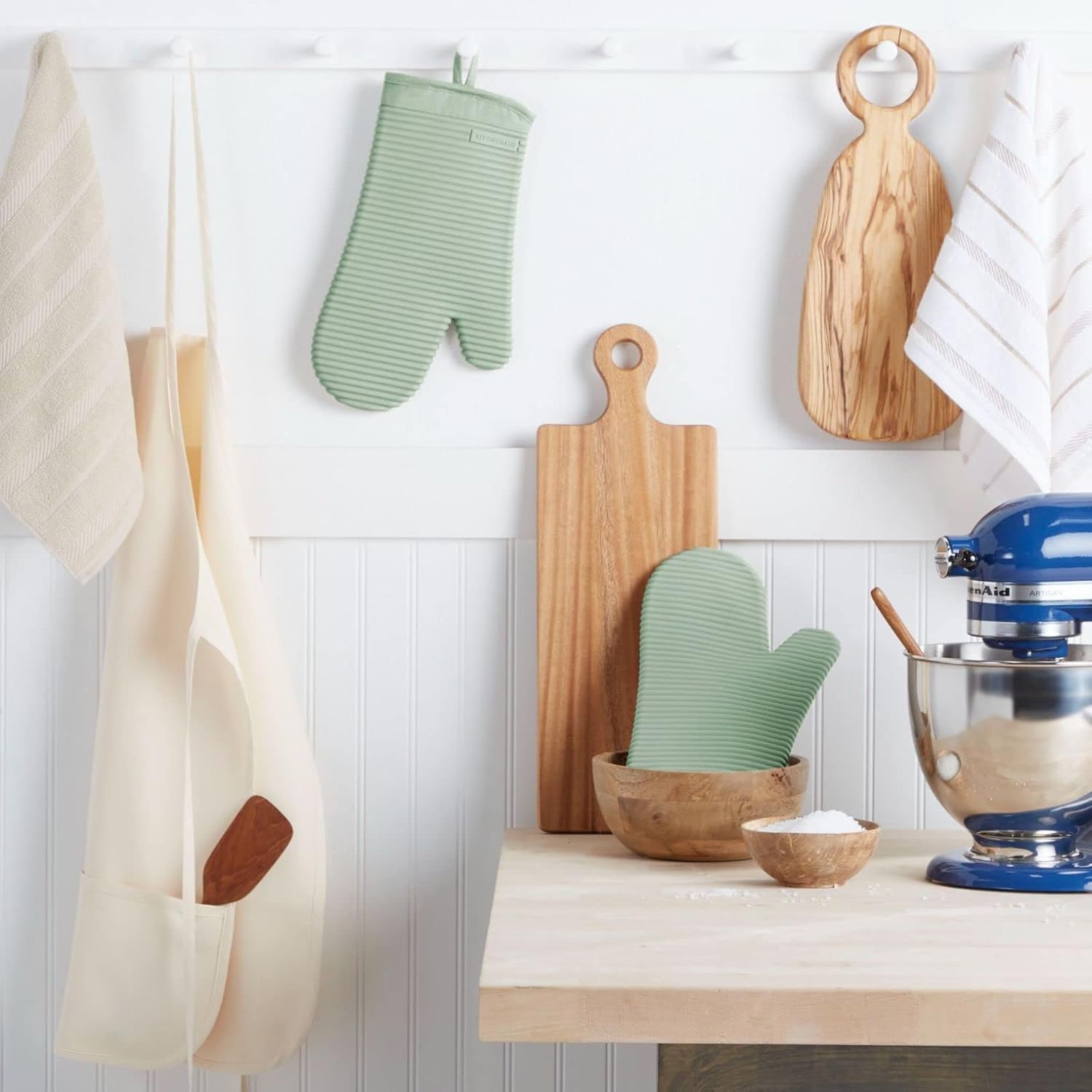 KITCHENAID Ribbed Soft Silicone Oven Mitt 2 - Pack Set, 7.5&34;x13&34;, Milkshake - Homesidy.com