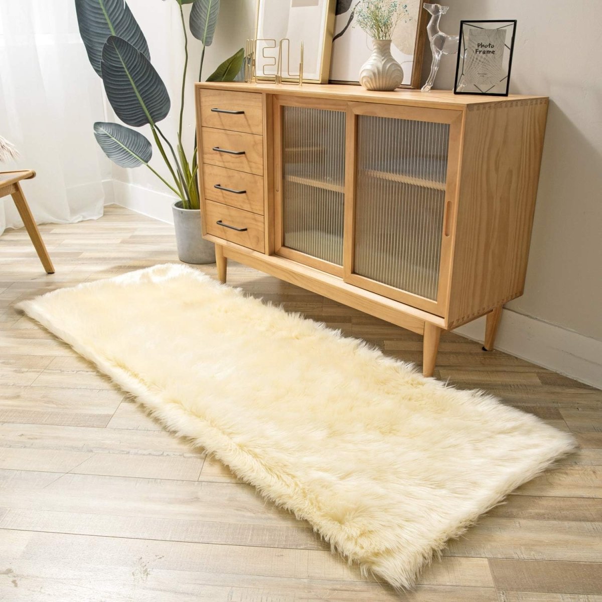Ashler Faux Fur Rug, Fluffy White Small Sheepskin Rug, Ultra Soft 2x3 Ft Mat, Machine Washable Shag Mats, Nursery Throw for Bed, Living, Kids Room - Homesidy.com