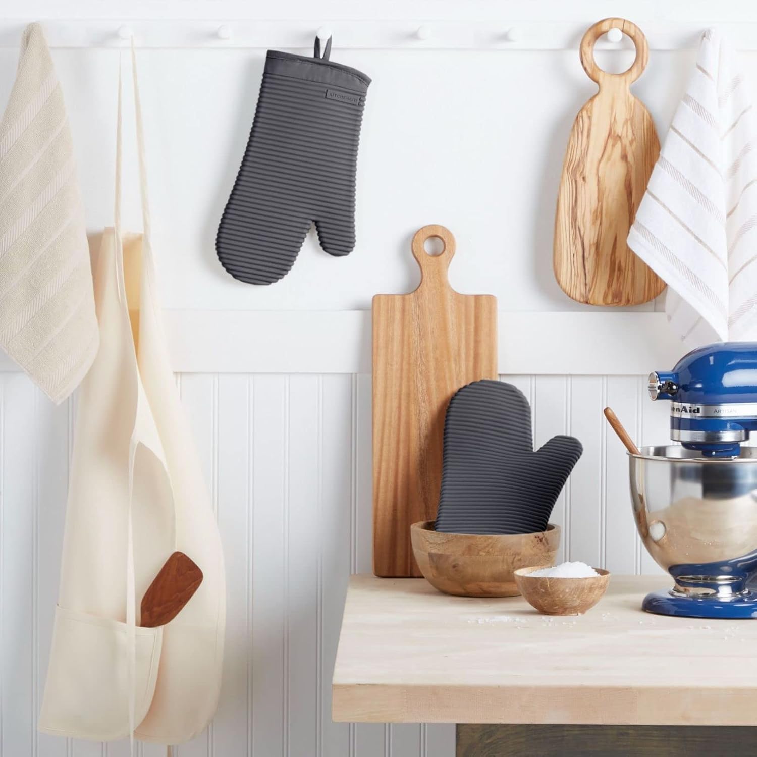 KITCHENAID Ribbed Soft Silicone Oven Mitt 2 - Pack Set, 7.5&34;x13&34;, Milkshake - Homesidy.com