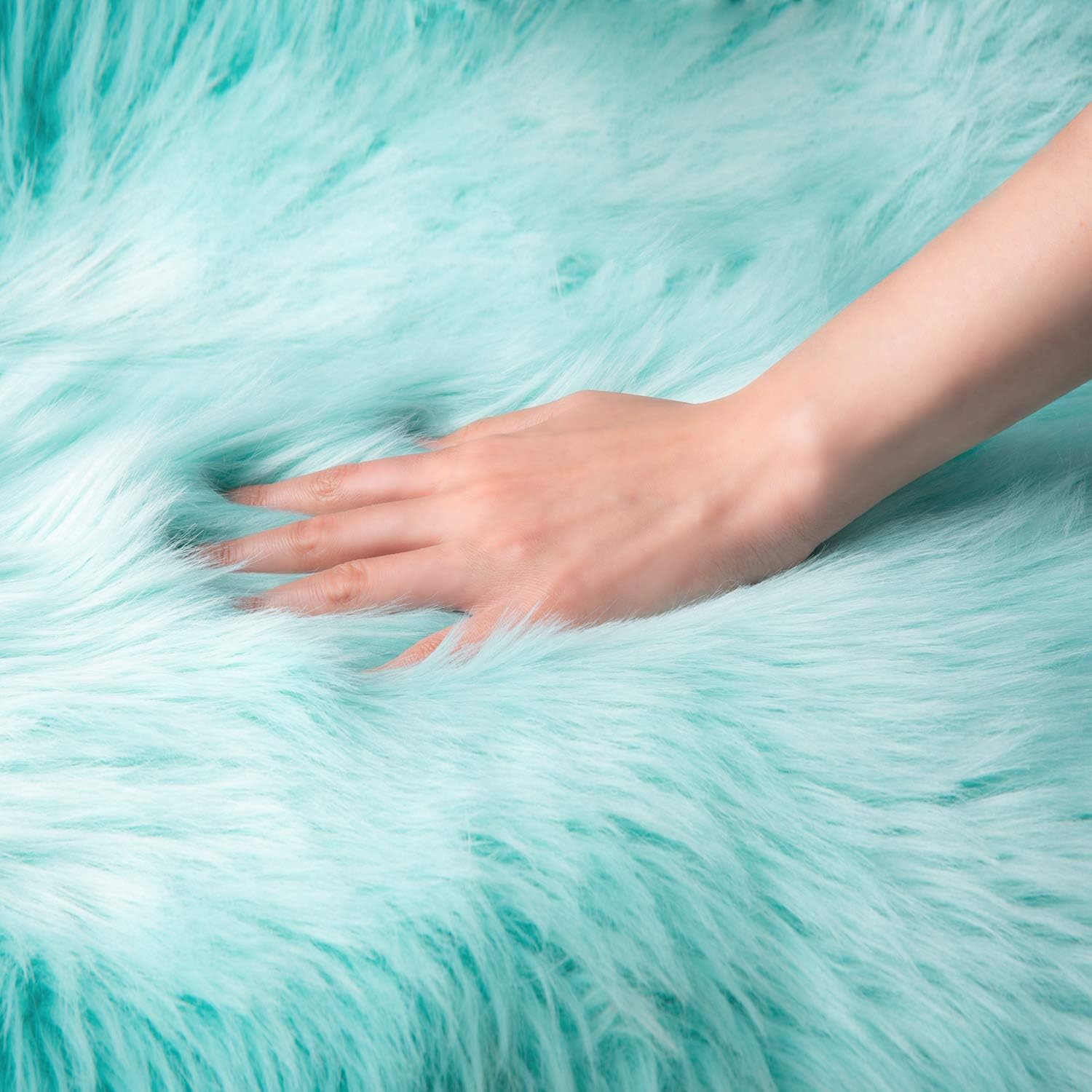 Ashler Faux Fur Rug, Fluffy White Small Sheepskin Rug, Ultra Soft 2x3 Ft Mat, Machine Washable Shag Mats, Nursery Throw for Bed, Living, Kids Room - Homesidy.com