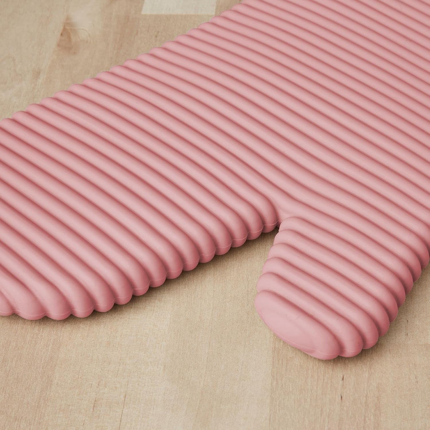 KITCHENAID Ribbed Soft Silicone Oven Mitt 2 - Pack Set, 7.5&34;x13&34;, Milkshake - Homesidy.com