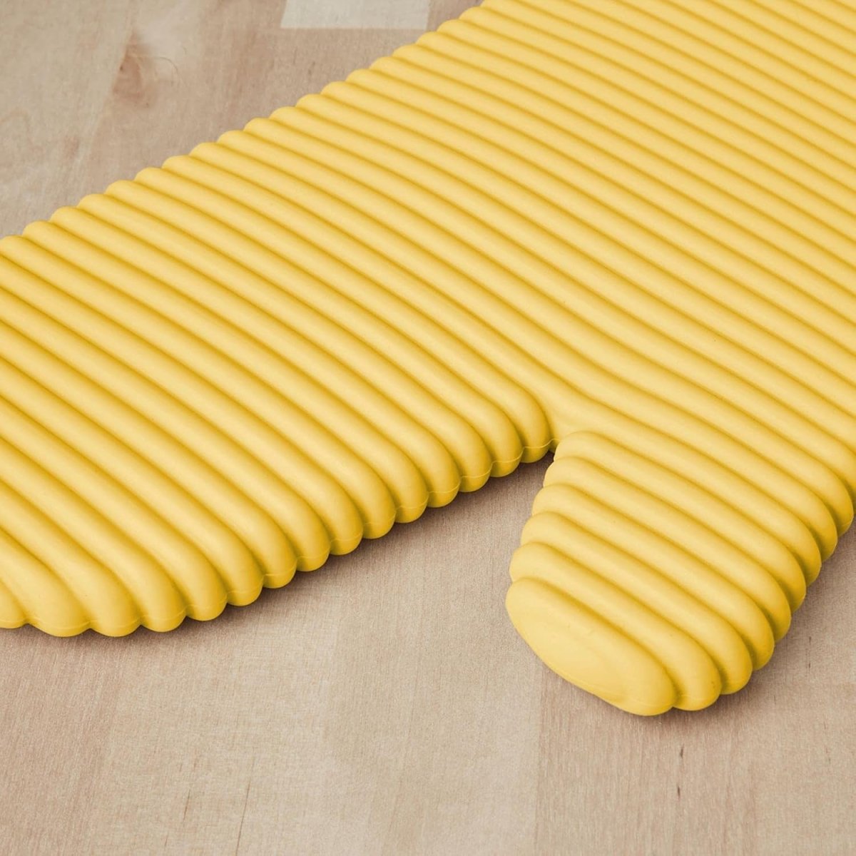KITCHENAID Ribbed Soft Silicone Oven Mitt 2 - Pack Set, 7.5&34;x13&34;, Milkshake - Homesidy.com