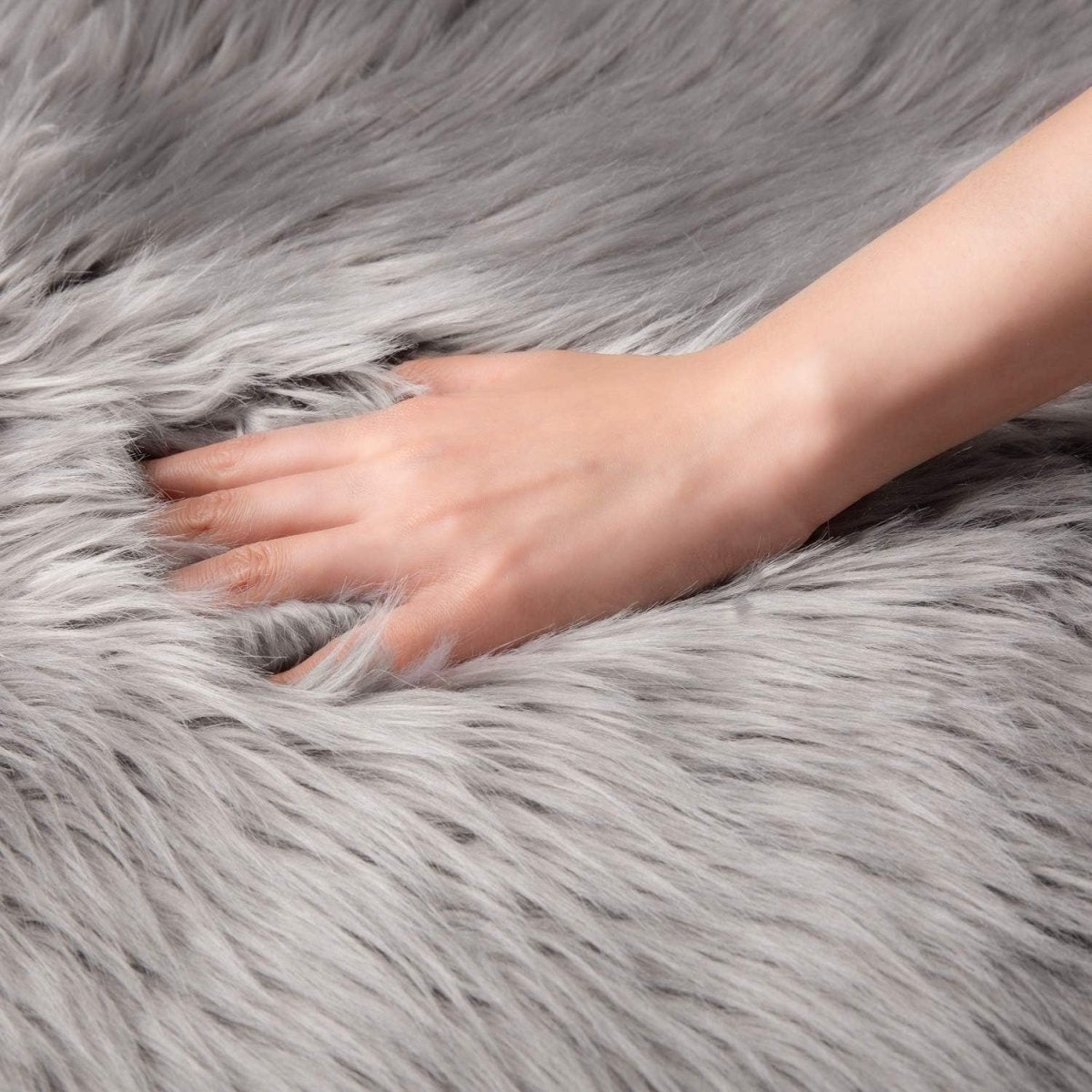 Ashler Faux Fur Rug, Fluffy White Small Sheepskin Rug, Ultra Soft 2x3 Ft Mat, Machine Washable Shag Mats, Nursery Throw for Bed, Living, Kids Room - Homesidy.com