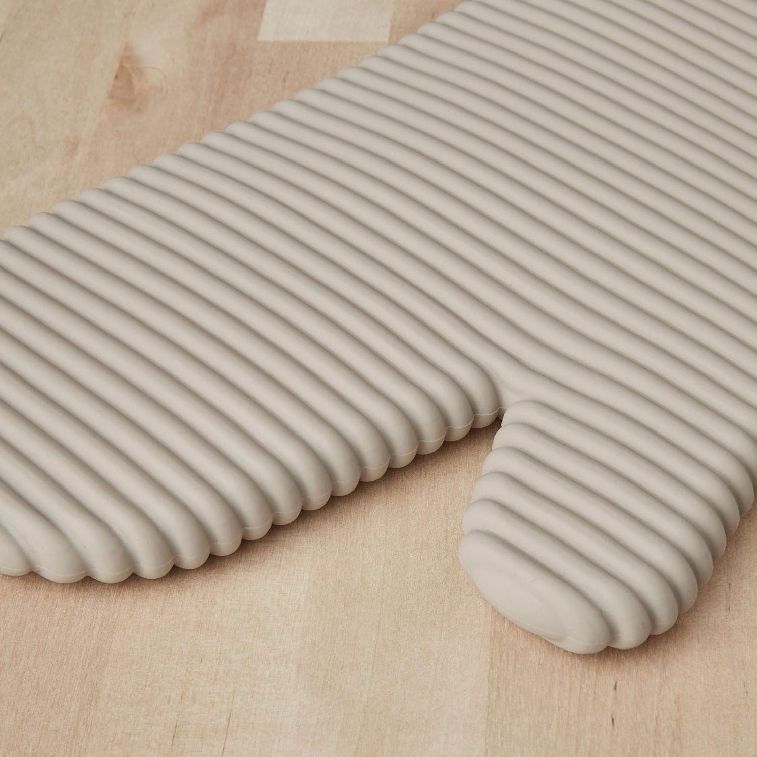 KITCHENAID Ribbed Soft Silicone Oven Mitt 2 - Pack Set, 7.5&34;x13&34;, Milkshake - Homesidy.com