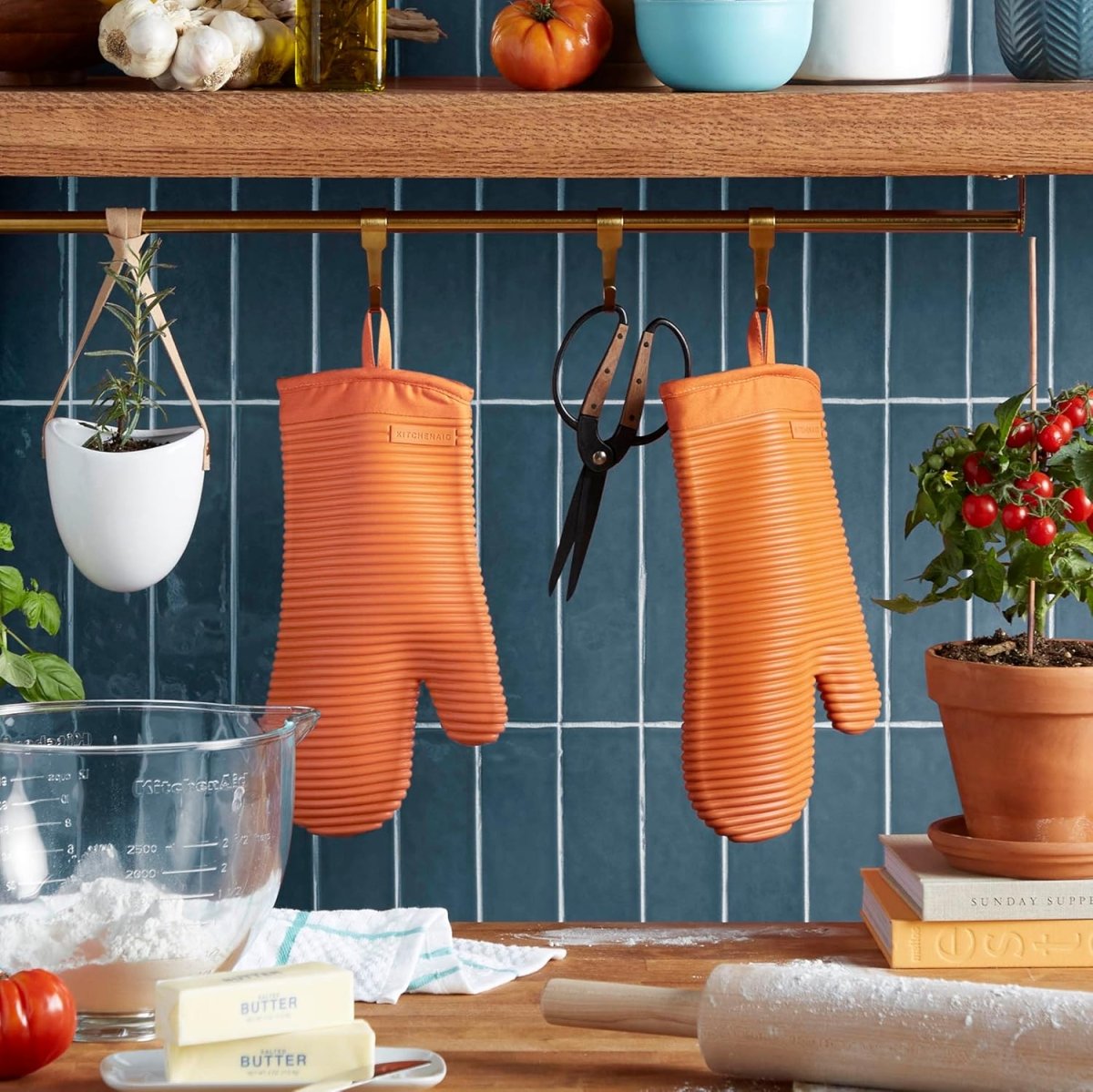 KITCHENAID Ribbed Soft Silicone Oven Mitt 2 - Pack Set, 7.5&34;x13&34;, Milkshake - Homesidy.com