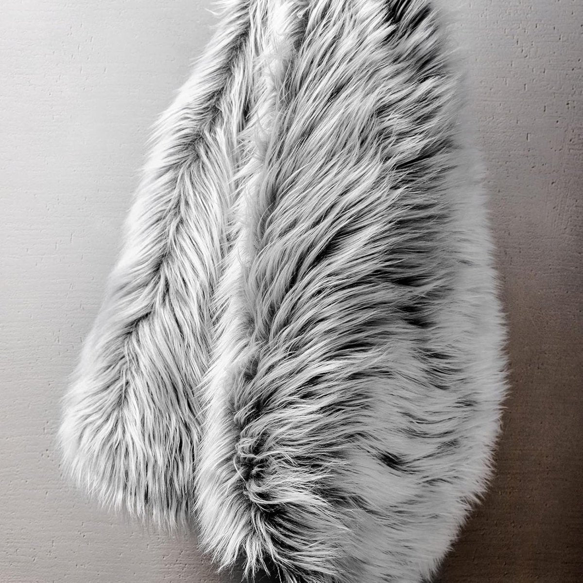 Ashler Faux Fur Rug, Fluffy White Small Sheepskin Rug, Ultra Soft 2x3 Ft Mat, Machine Washable Shag Mats, Nursery Throw for Bed, Living, Kids Room - Homesidy.com