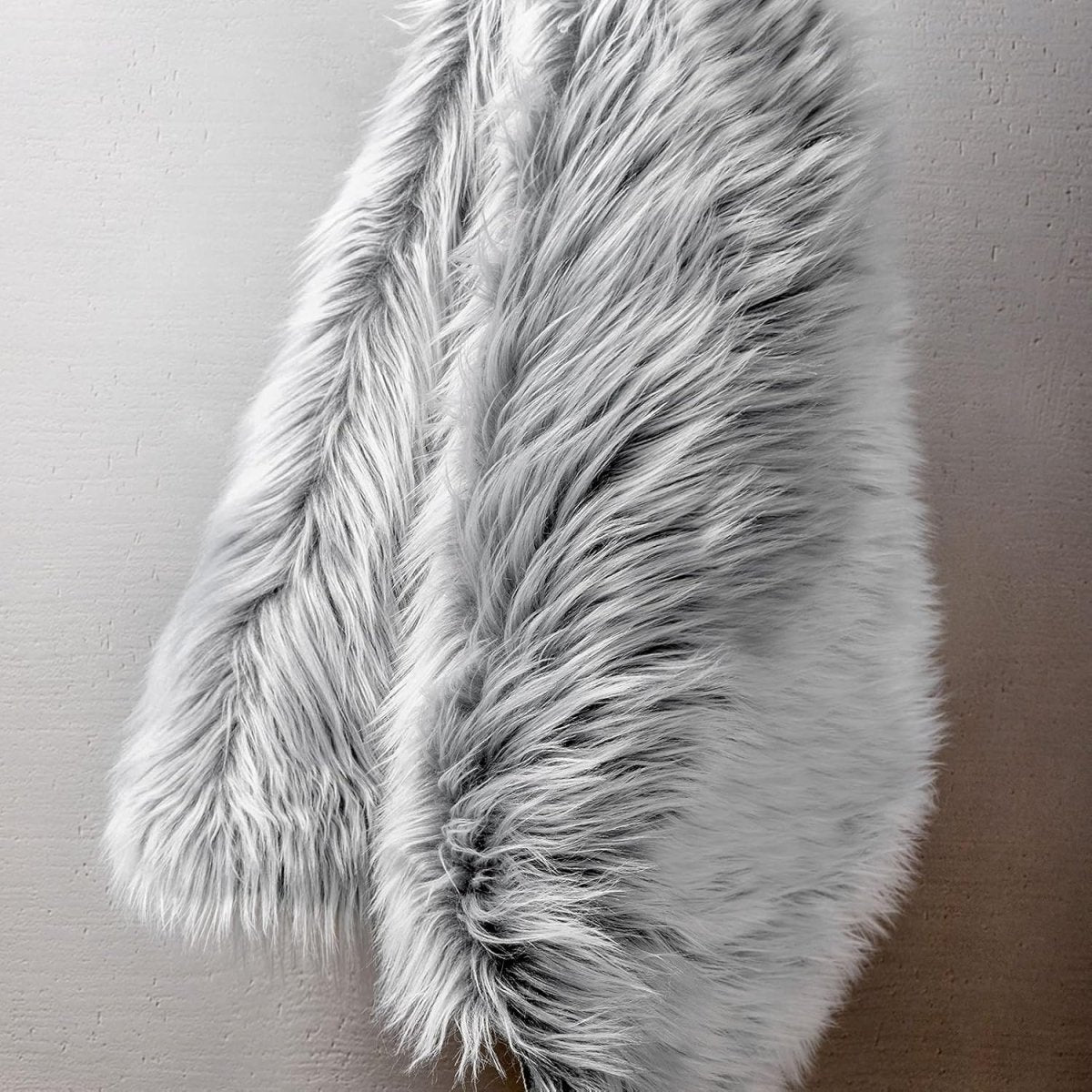 Ashler Faux Fur Rug, Fluffy White Small Sheepskin Rug, Ultra Soft 2x3 Ft Mat, Machine Washable Shag Mats, Nursery Throw for Bed, Living, Kids Room - Homesidy.com