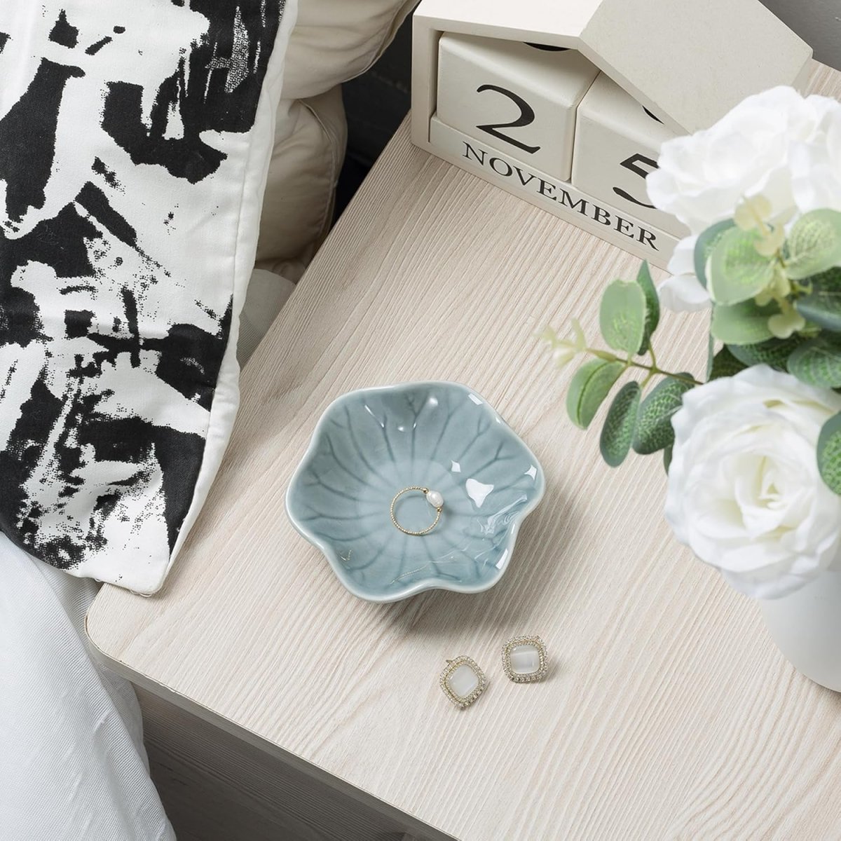 Mecaikru Ceramic Trinket Dish, Ring Tray, Decorative Jewelry Dish for Earrings Necklaces Watch Keys, for Women, White Green - Homesidy.com