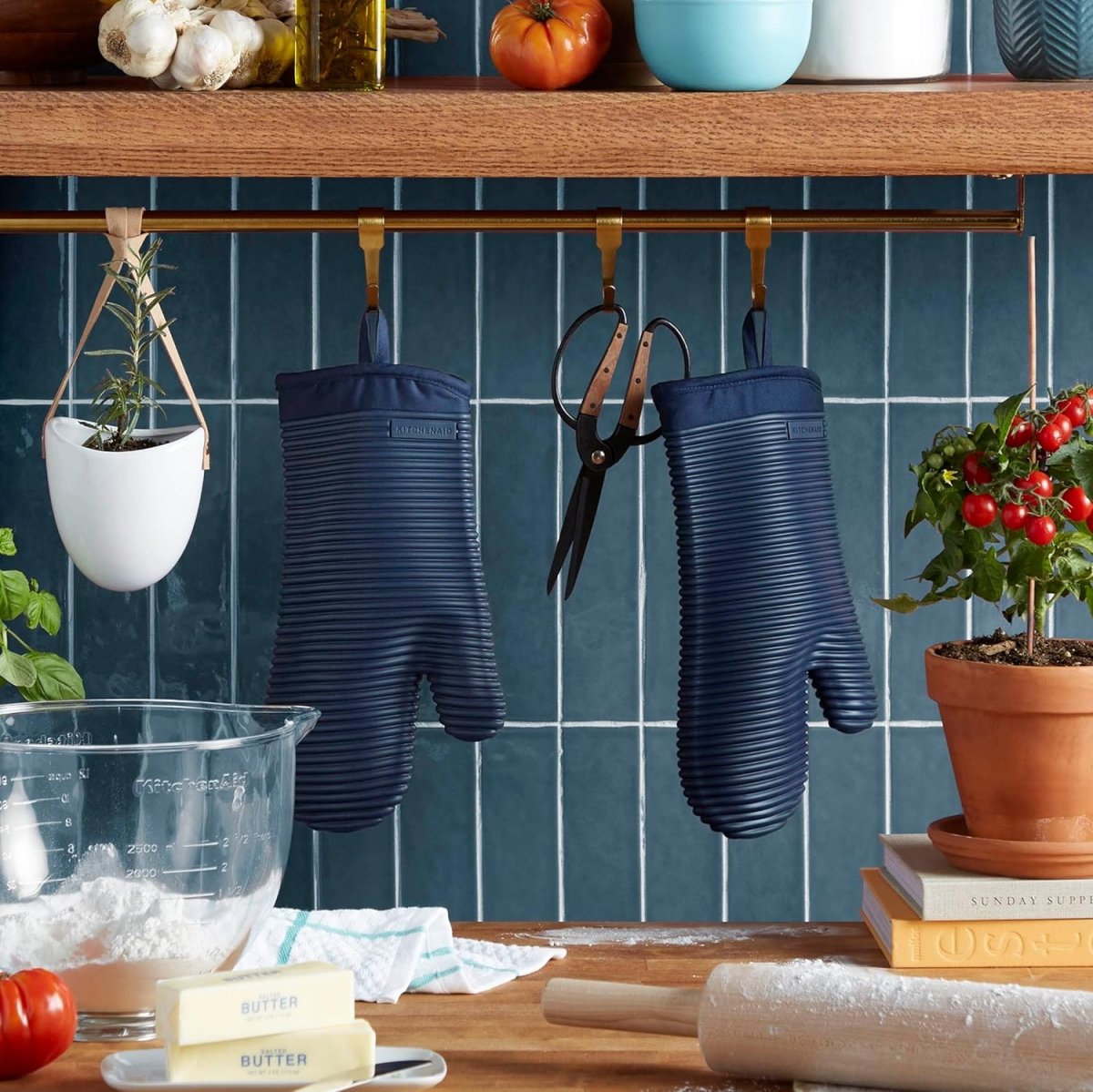 KITCHENAID Ribbed Soft Silicone Oven Mitt 2 - Pack Set, 7.5&34;x13&34;, Milkshake - Homesidy.com