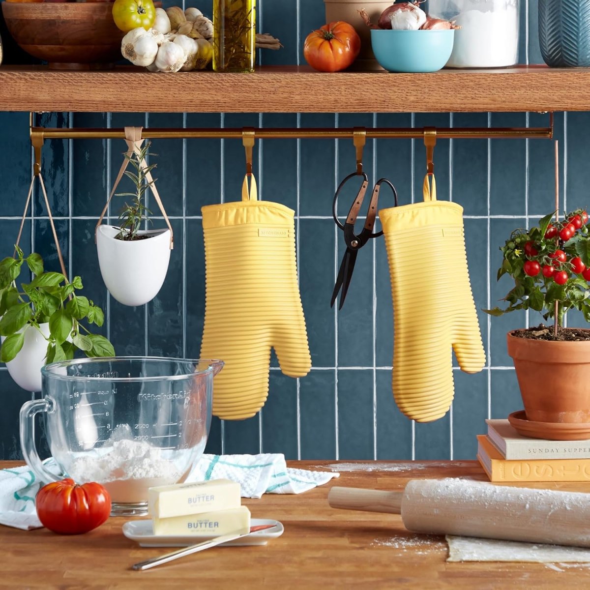 KITCHENAID Ribbed Soft Silicone Oven Mitt 2 - Pack Set, 7.5&34;x13&34;, Milkshake - Homesidy.com