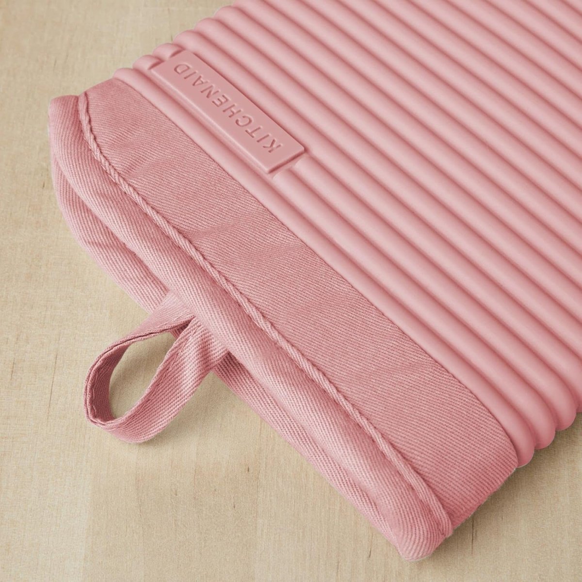 KITCHENAID Ribbed Soft Silicone Oven Mitt 2 - Pack Set, 7.5&34;x13&34;, Milkshake - Homesidy.com