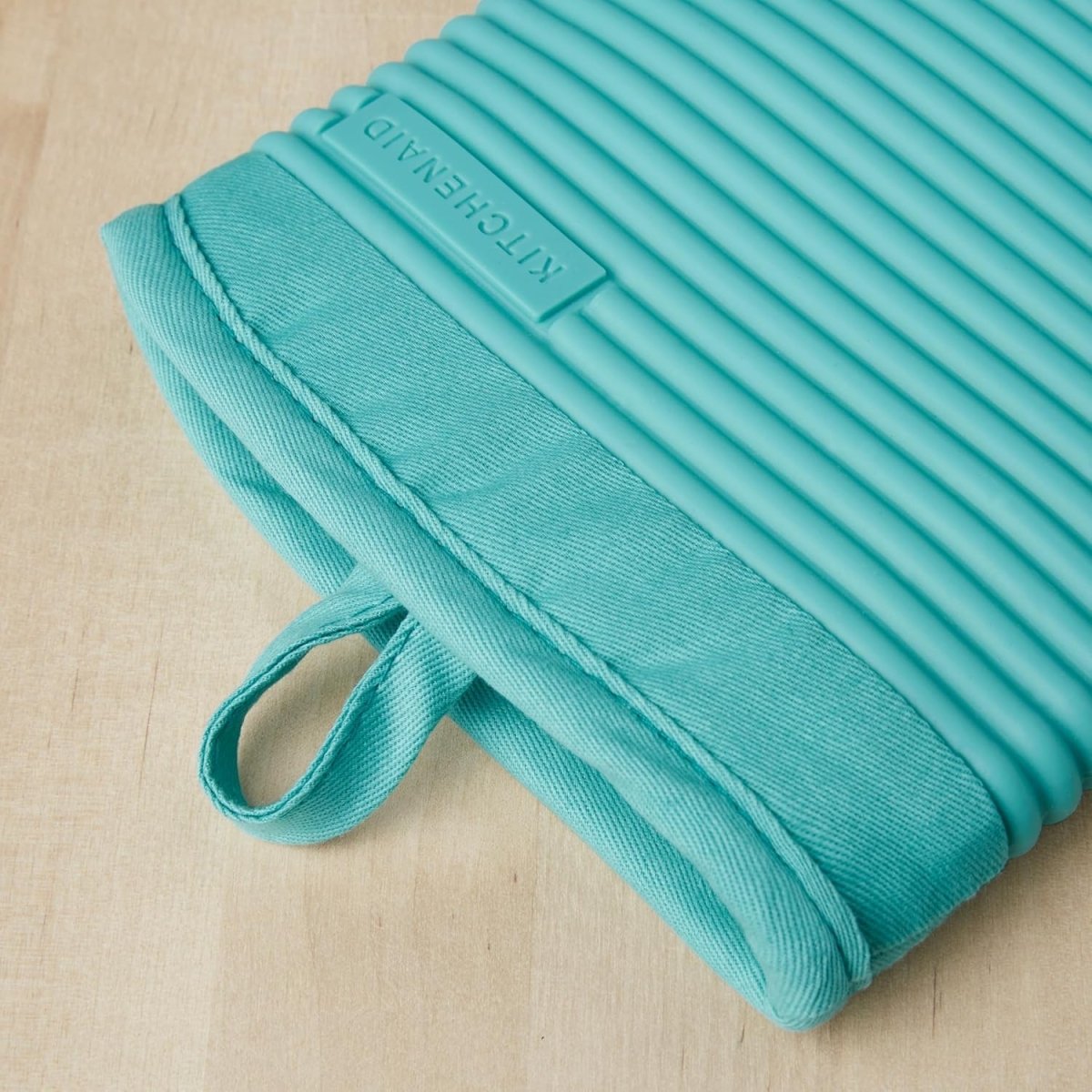 KITCHENAID Ribbed Soft Silicone Oven Mitt 2 - Pack Set, 7.5&34;x13&34;, Milkshake - Homesidy.com