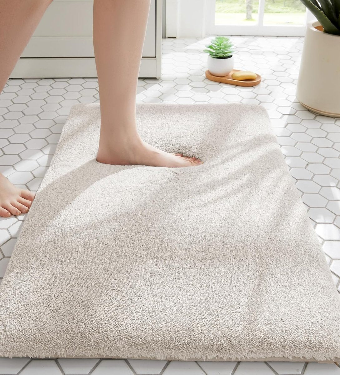 MINIDEAR Bathroom Rugs 24x17 Light Grey - Thick Elastic Foam Bath Mat, Ultra Soft &amp; Plush Fluffy, Non - Slip, Quick Dry, Absorbent Washable Floor Microfiber Mat for Tub, Home Decor Accessories - Homesidy.com