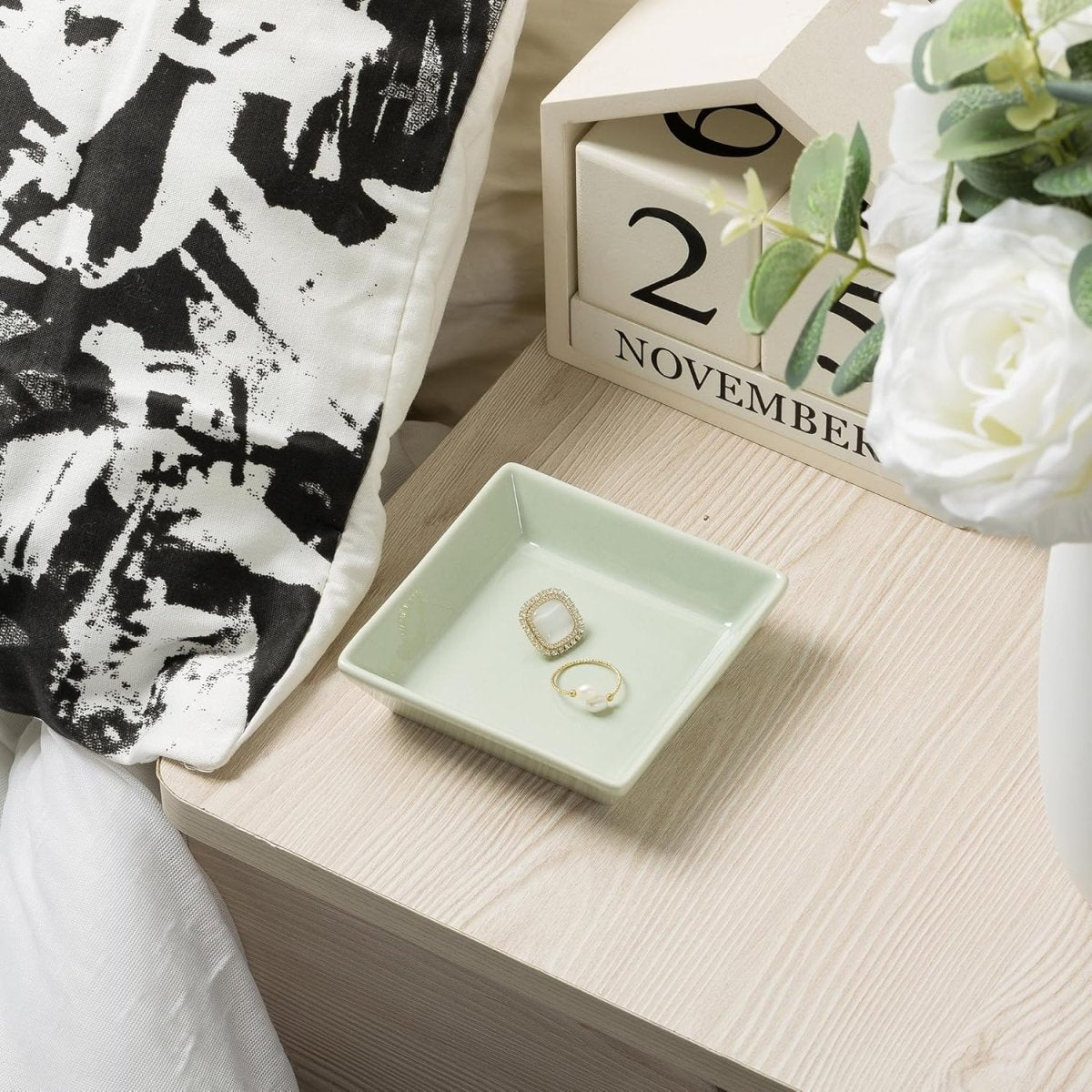 Mecaikru Ceramic Trinket Dish, Ring Tray, Decorative Jewelry Dish for Earrings Necklaces Watch Keys, for Women, White Green - Homesidy.com
