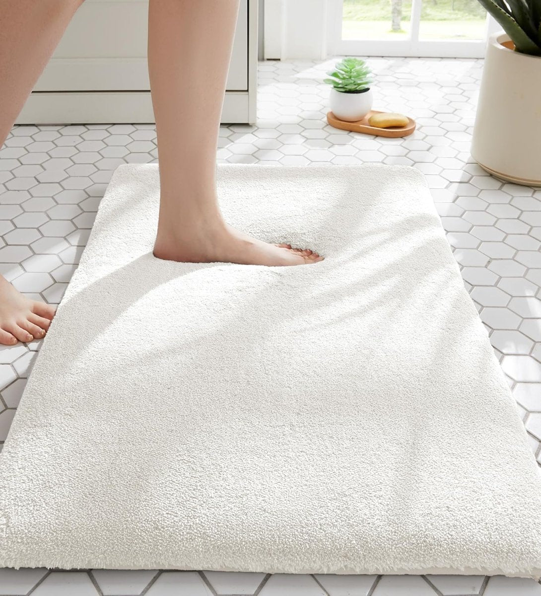 MINIDEAR Bathroom Rugs 24x17 Light Grey - Thick Elastic Foam Bath Mat, Ultra Soft &amp; Plush Fluffy, Non - Slip, Quick Dry, Absorbent Washable Floor Microfiber Mat for Tub, Home Decor Accessories - Homesidy.com