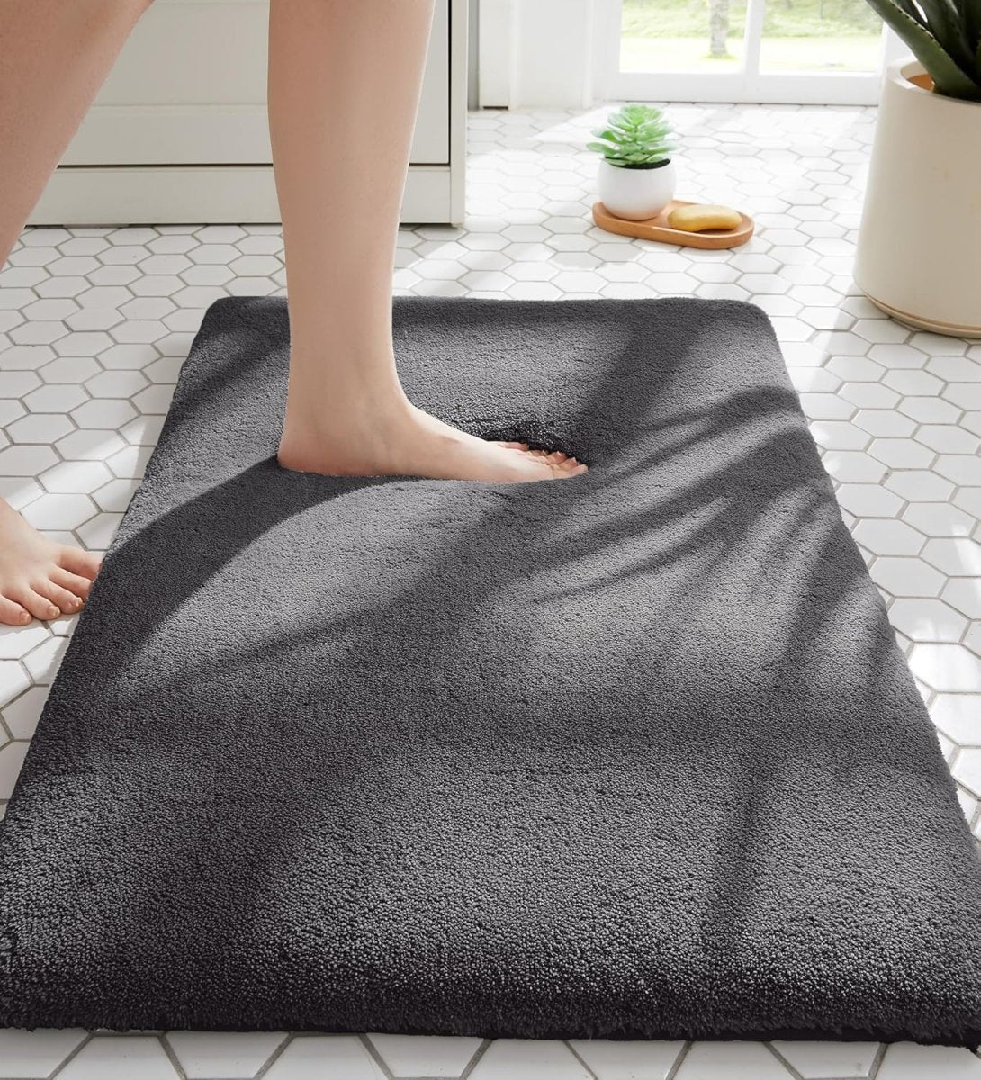 MINIDEAR Bathroom Rugs 24x17 Light Grey - Thick Elastic Foam Bath Mat, Ultra Soft &amp; Plush Fluffy, Non - Slip, Quick Dry, Absorbent Washable Floor Microfiber Mat for Tub, Home Decor Accessories - Homesidy.com