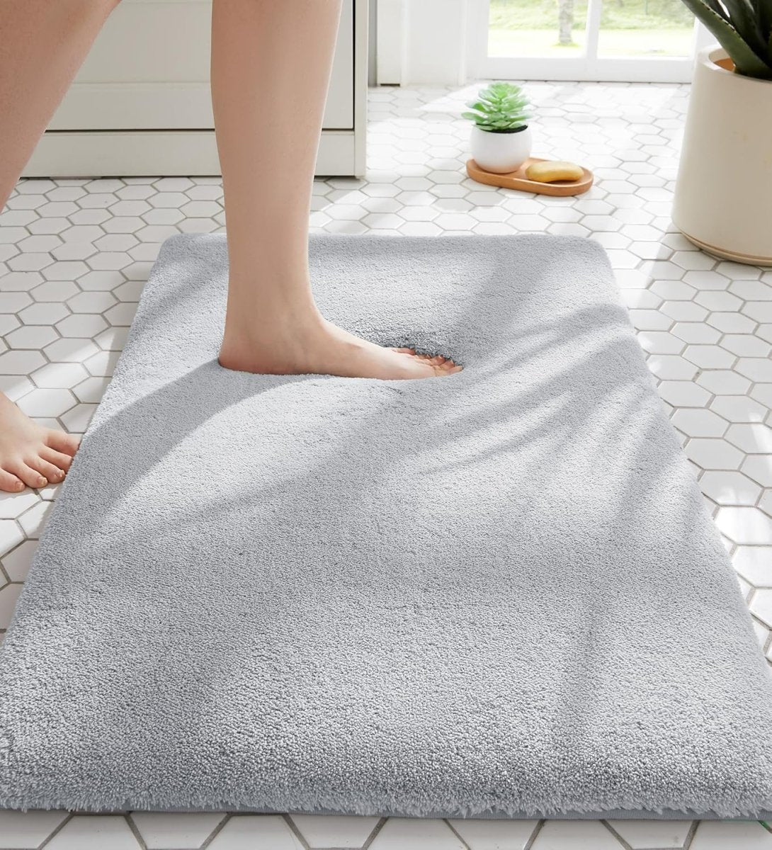 MINIDEAR Bathroom Rugs 24x17 Light Grey - Thick Elastic Foam Bath Mat, Ultra Soft &amp; Plush Fluffy, Non - Slip, Quick Dry, Absorbent Washable Floor Microfiber Mat for Tub, Home Decor Accessories - Homesidy.com